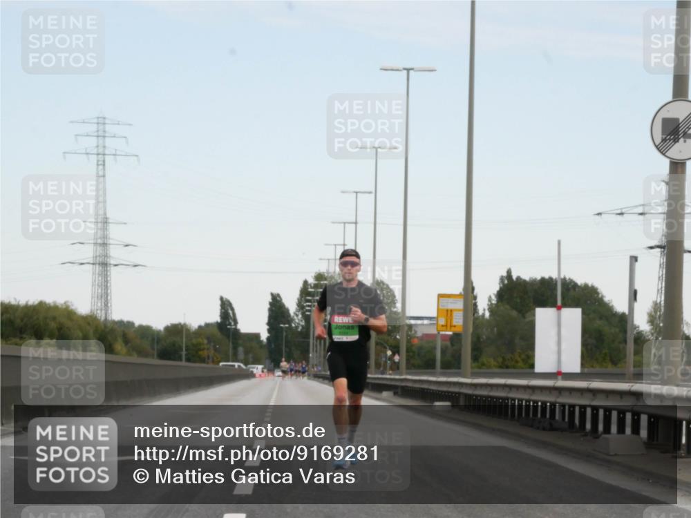 03.10.2025 - Köhlbrandbrückenlauf Matties Gatica Varas http://msf.ph/oto/9169281 03.10.2025 15:10:27 Position 3  meine-sportfotos.de