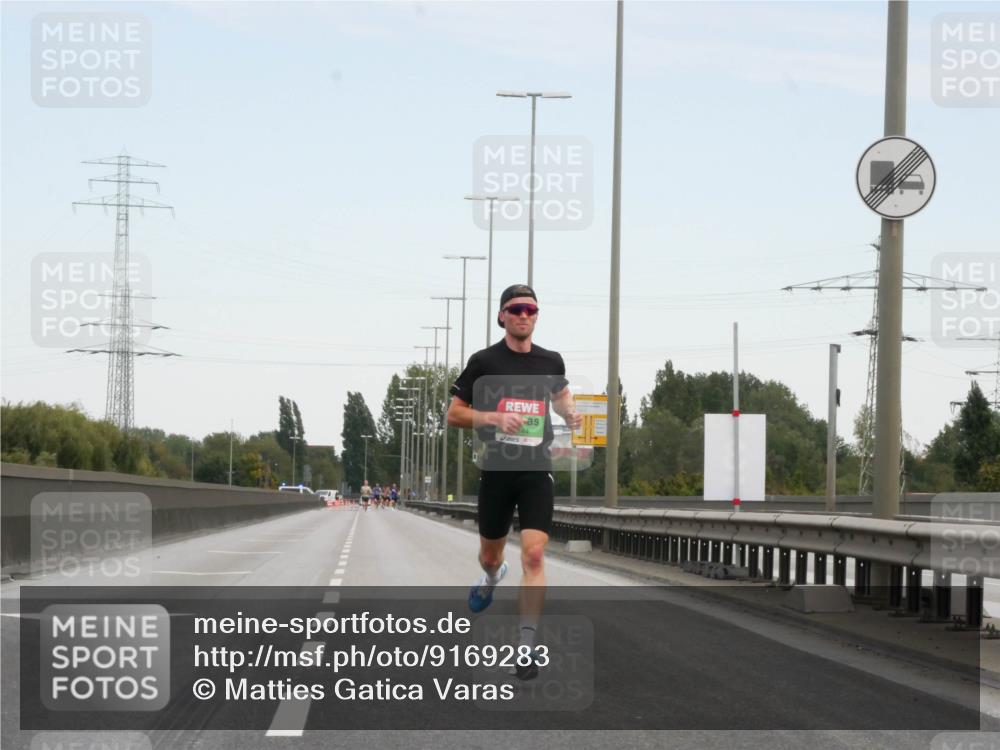 03.10.2025 - Köhlbrandbrückenlauf Matties Gatica Varas http://msf.ph/oto/9169283 03.10.2025 15:10:28 Position 3  meine-sportfotos.de