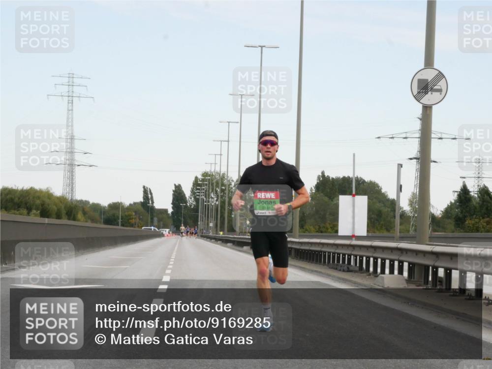 03.10.2025 - Köhlbrandbrückenlauf Matties Gatica Varas http://msf.ph/oto/9169285 03.10.2025 15:10:28 Position 3 9144 meine-sportfotos.de