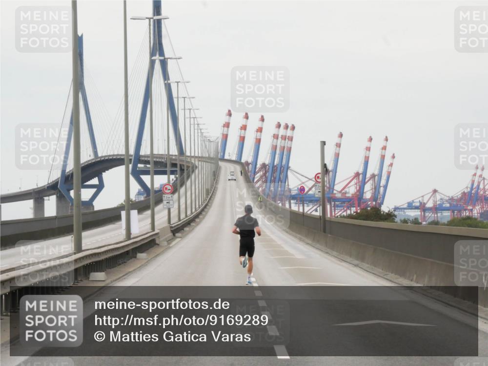 03.10.2025 - Köhlbrandbrückenlauf Matties Gatica Varas http://msf.ph/oto/9169289 03.10.2025 15:10:44 Position 3 12, 1 meine-sportfotos.de