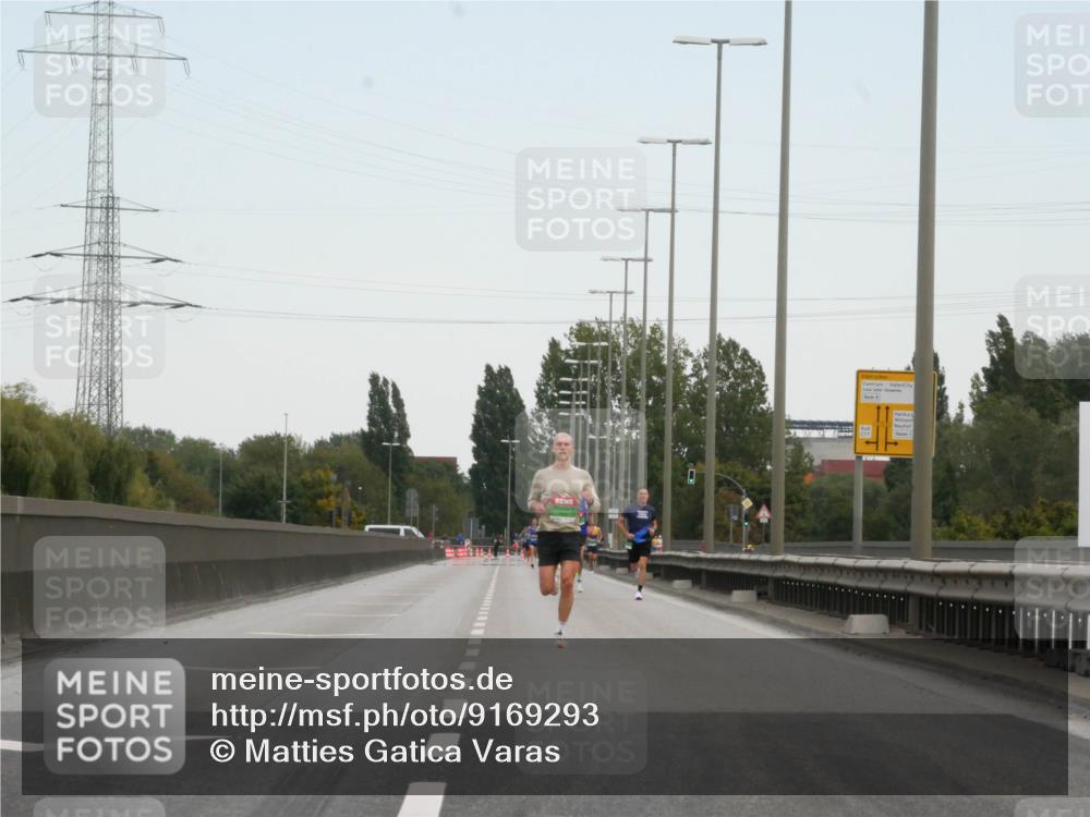 03.10.2025 - Köhlbrandbrückenlauf Matties Gatica Varas http://msf.ph/oto/9169293 03.10.2025 15:11:00 Position 3  meine-sportfotos.de