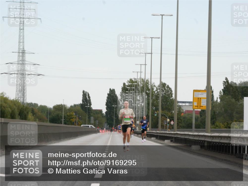 03.10.2025 - Köhlbrandbrückenlauf Matties Gatica Varas http://msf.ph/oto/9169295 03.10.2025 15:11:01 Position 3  meine-sportfotos.de