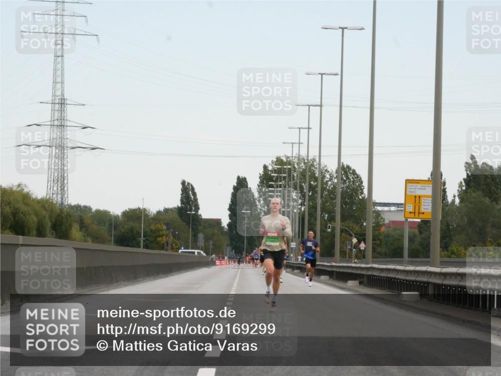 03.10.2025 - Köhlbrandbrückenlauf Matties Gatica Varas http://msf.ph/oto/9169299 03.10.2025 15:11:02 Position 3  meine-sportfotos.de