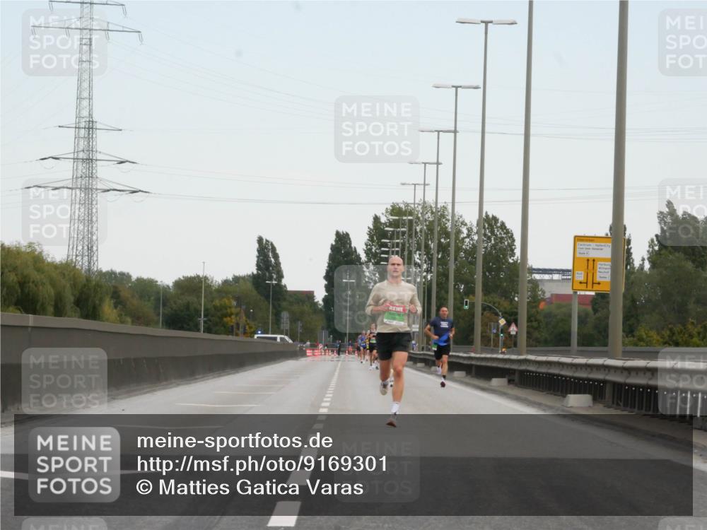 03.10.2025 - Köhlbrandbrückenlauf Matties Gatica Varas http://msf.ph/oto/9169301 03.10.2025 15:11:02 Position 3  meine-sportfotos.de