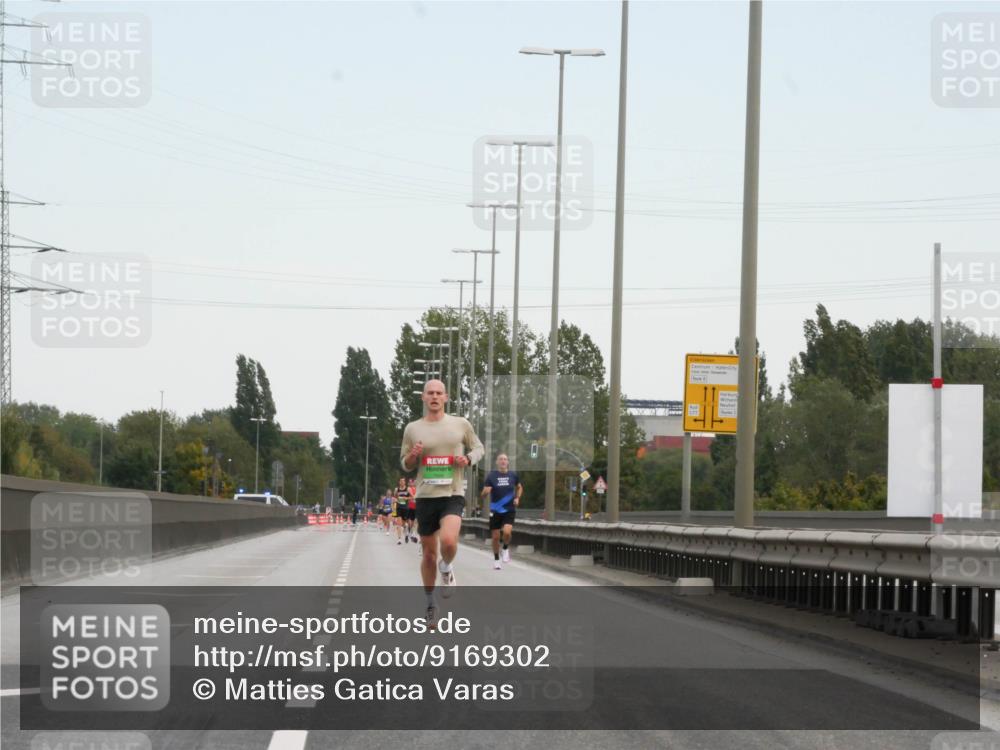 03.10.2025 - Köhlbrandbrückenlauf Matties Gatica Varas http://msf.ph/oto/9169302 03.10.2025 15:11:03 Position 3  meine-sportfotos.de