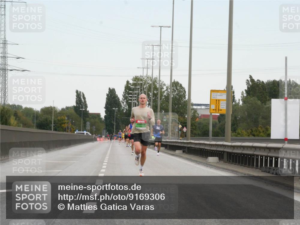03.10.2025 - Köhlbrandbrückenlauf Matties Gatica Varas http://msf.ph/oto/9169306 03.10.2025 15:11:04 Position 3  meine-sportfotos.de