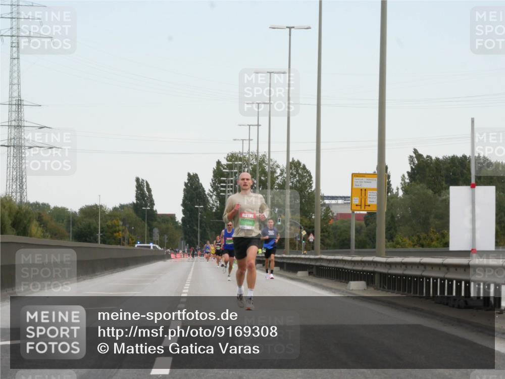 03.10.2025 - Köhlbrandbrückenlauf Matties Gatica Varas http://msf.ph/oto/9169308 03.10.2025 15:11:04 Position 3  meine-sportfotos.de