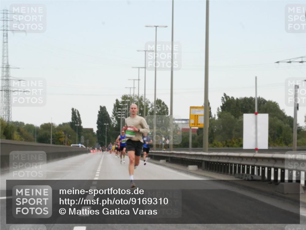 03.10.2025 - Köhlbrandbrückenlauf Matties Gatica Varas http://msf.ph/oto/9169310 03.10.2025 15:11:05 Position 3  meine-sportfotos.de