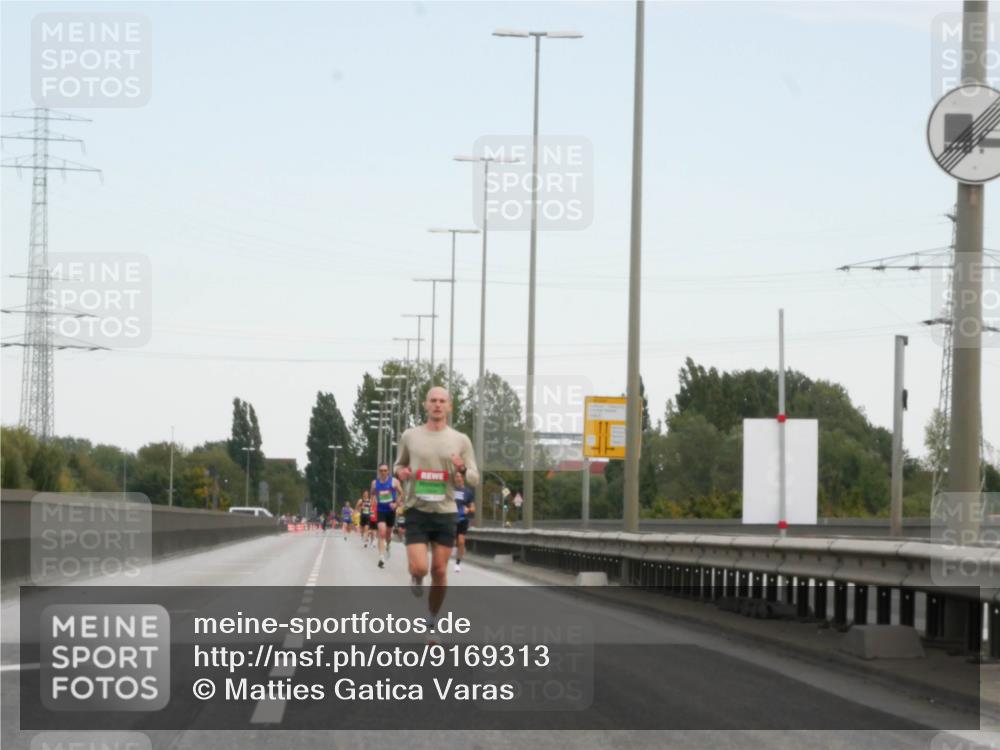 03.10.2025 - Köhlbrandbrückenlauf Matties Gatica Varas http://msf.ph/oto/9169313 03.10.2025 15:11:05 Position 3  meine-sportfotos.de