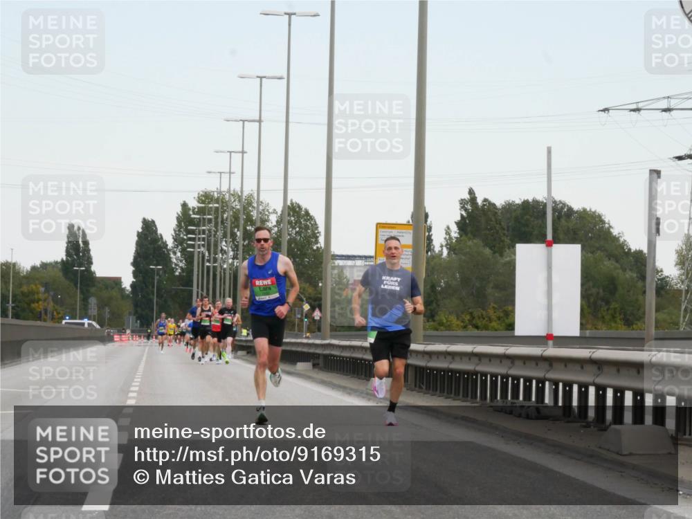 03.10.2025 - Köhlbrandbrückenlauf Matties Gatica Varas http://msf.ph/oto/9169315 03.10.2025 15:11:15 Position 3  meine-sportfotos.de