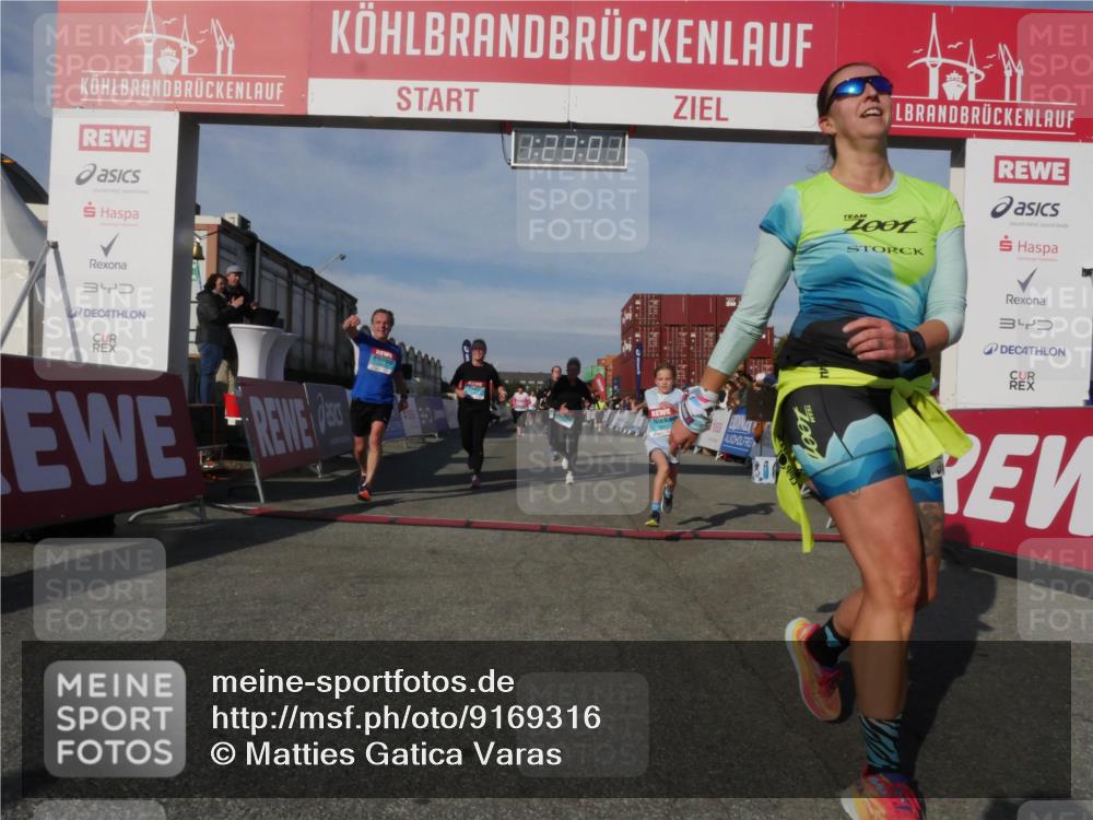 03.10.2025 - Köhlbrandbrückenlauf Matties Gatica Varas http://msf.ph/oto/9169316 03.10.2025 10:23:03 Ziel 1320, 1484, 1934, 2031, 2072, 2087, 2682, 2861, 2862, 2907, 3291, 3574 meine-sportfotos.de