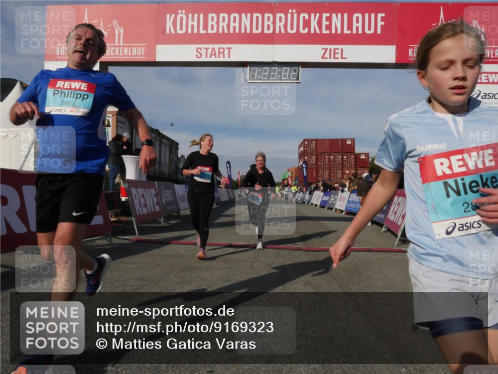 03.10.2025 - Köhlbrandbrückenlauf Matties Gatica Varas http://msf.ph/oto/9169323 03.10.2025 10:23:04 Ziel 1320, 1484, 1751, 1934, 2031, 2072, 2087, 2682, 2690, 2907, 3222, 3291, 3480, 3574 meine-sportfotos.de