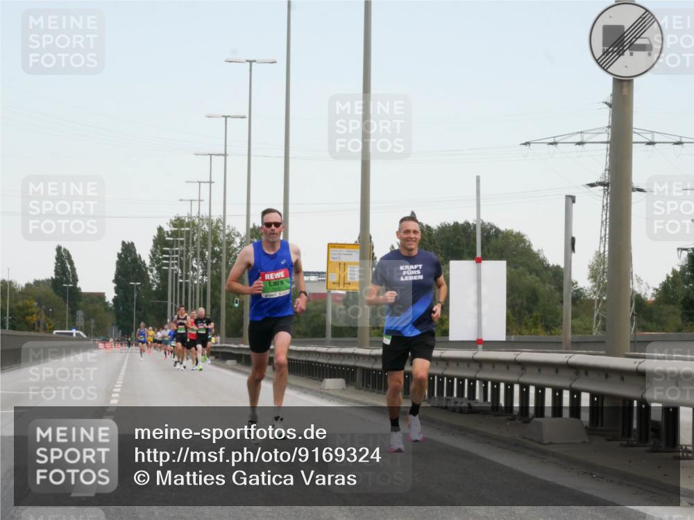 03.10.2025 - Köhlbrandbrückenlauf Matties Gatica Varas http://msf.ph/oto/9169324 03.10.2025 15:11:17 Position 3  meine-sportfotos.de