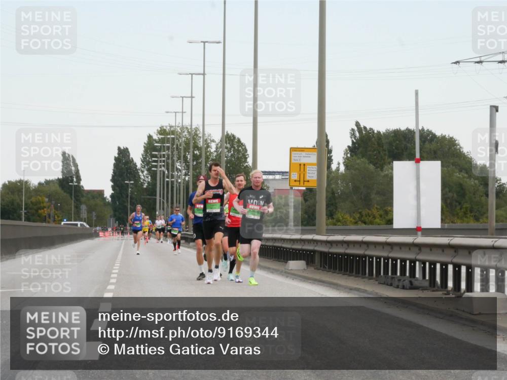 03.10.2025 - Köhlbrandbrückenlauf Matties Gatica Varas http://msf.ph/oto/9169344 03.10.2025 15:11:31 Position 3  meine-sportfotos.de