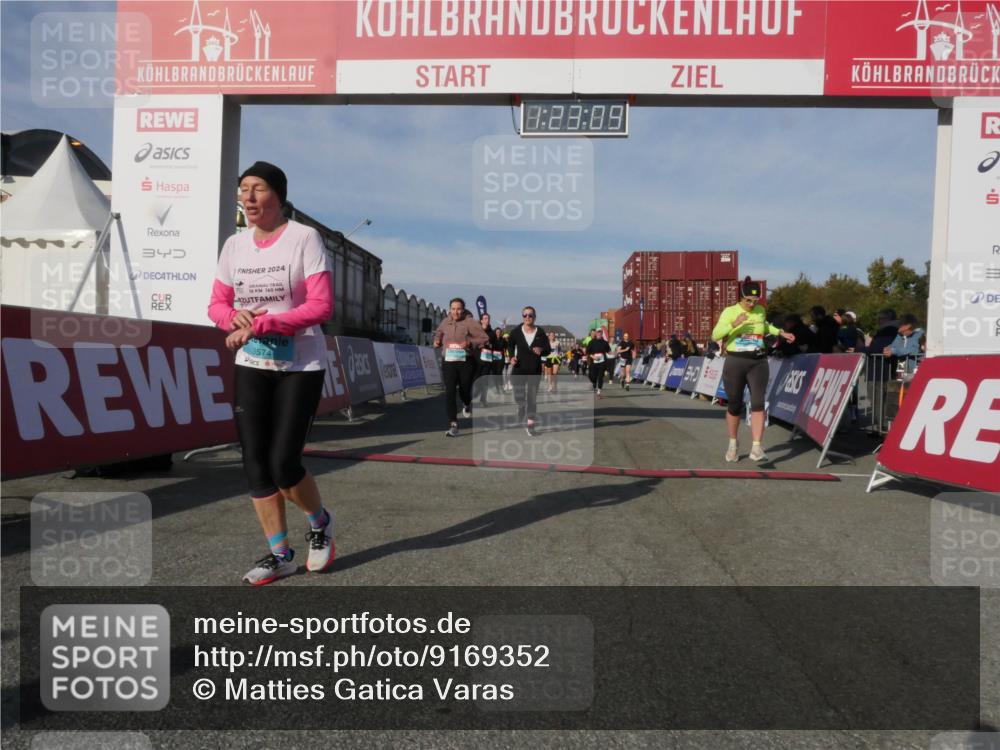 03.10.2025 - Köhlbrandbrückenlauf Matties Gatica Varas http://msf.ph/oto/9169352 03.10.2025 10:23:11 Ziel 1263, 1320, 1484, 1707, 1751, 1777, 1954, 2072, 2087, 2125, 2141, 2167, 2188, 2690, 2829, 2907, 3029, 3109, 3147, 3222, 3480 meine-sportfotos.de