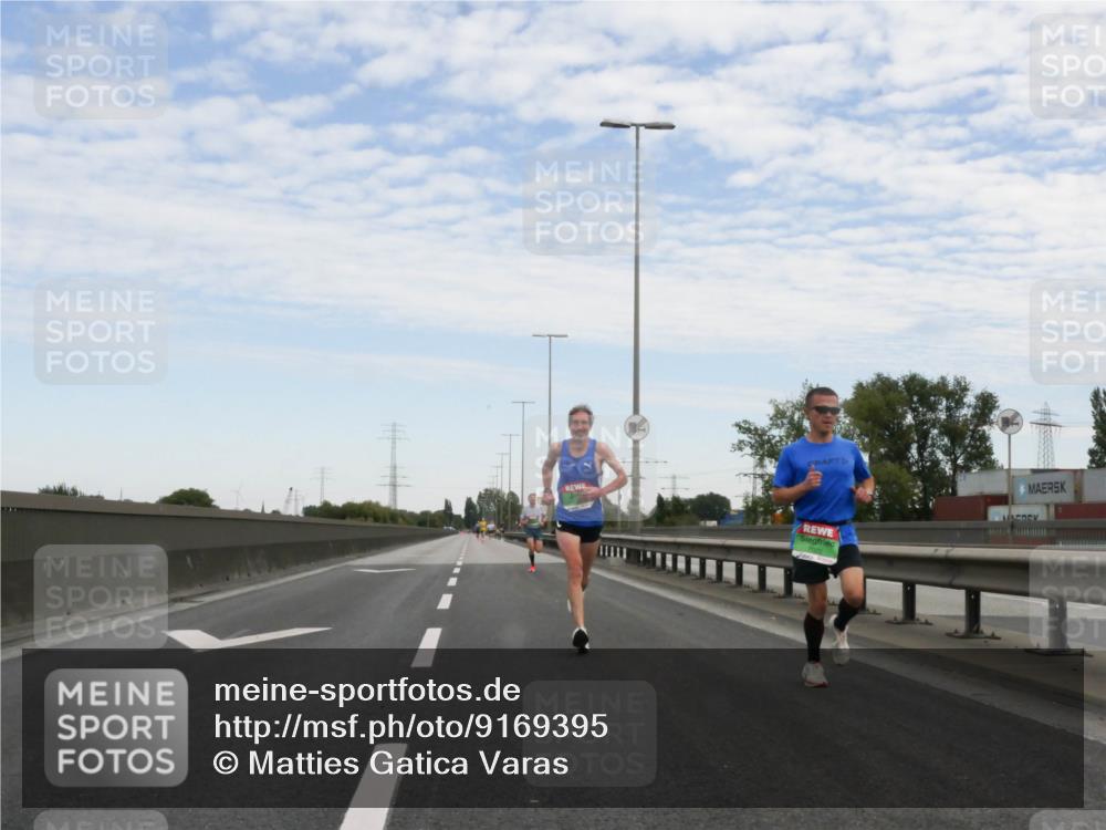 03.10.2025 - Köhlbrandbrückenlauf Matties Gatica Varas http://msf.ph/oto/9169395 03.10.2025 15:11:53 Position 3  meine-sportfotos.de