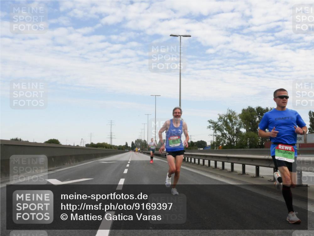 03.10.2025 - Köhlbrandbrückenlauf Matties Gatica Varas http://msf.ph/oto/9169397 03.10.2025 15:11:53 Position 3 7022 meine-sportfotos.de