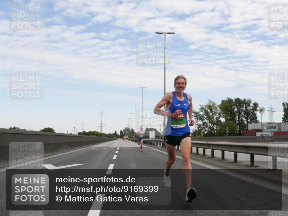 03.10.2025 - Köhlbrandbrückenlauf Matties Gatica Varas http://msf.ph/oto/9169399 03.10.2025 15:11:54 Position 3 9588 meine-sportfotos.de