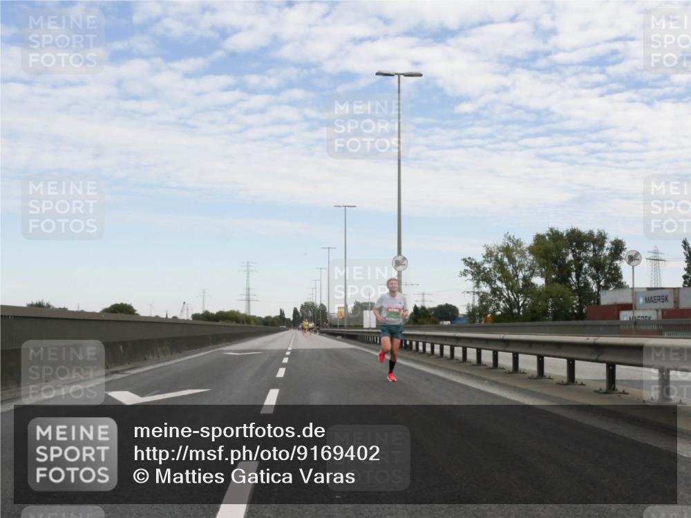 03.10.2025 - Köhlbrandbrückenlauf Matties Gatica Varas http://msf.ph/oto/9169402 03.10.2025 15:11:56 Position 3  meine-sportfotos.de