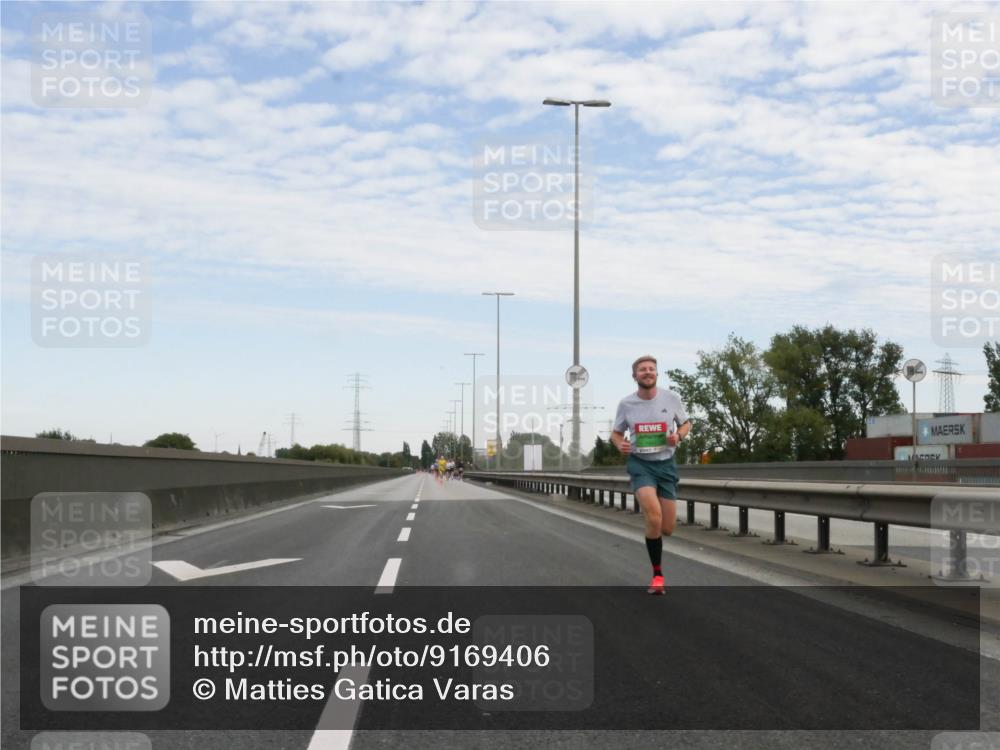 03.10.2025 - Köhlbrandbrückenlauf Matties Gatica Varas http://msf.ph/oto/9169406 03.10.2025 15:11:57 Position 3  meine-sportfotos.de