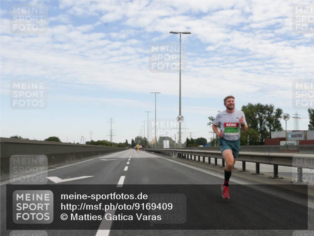 03.10.2025 - Köhlbrandbrückenlauf Matties Gatica Varas http://msf.ph/oto/9169409 03.10.2025 15:11:58 Position 3 7011 meine-sportfotos.de