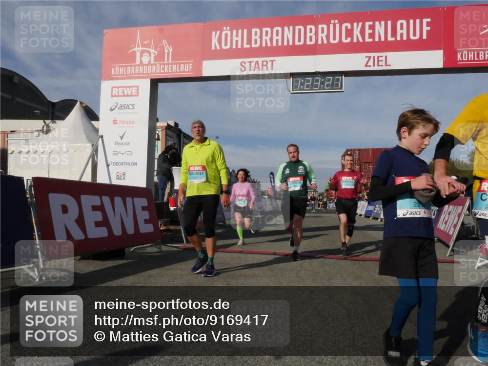 03.10.2025 - Köhlbrandbrückenlauf Matties Gatica Varas http://msf.ph/oto/9169417 03.10.2025 10:23:29 Ziel 1482, 1597, 1629, 1827, 1875, 2139, 2229, 2637, 2683, 2684, 2740, 2784, 2810, 3170 meine-sportfotos.de