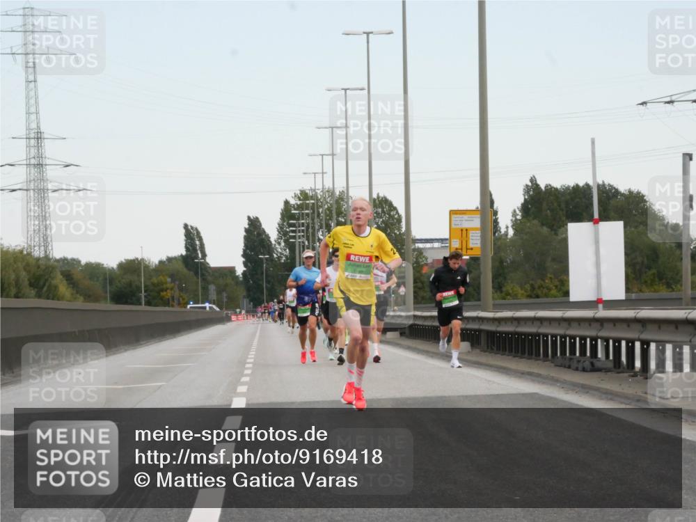 03.10.2025 - Köhlbrandbrückenlauf Matties Gatica Varas http://msf.ph/oto/9169418 03.10.2025 15:12:07 Position 3  meine-sportfotos.de