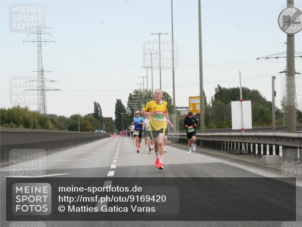 03.10.2025 - Köhlbrandbrückenlauf Matties Gatica Varas http://msf.ph/oto/9169420 03.10.2025 15:12:08 Position 3  meine-sportfotos.de