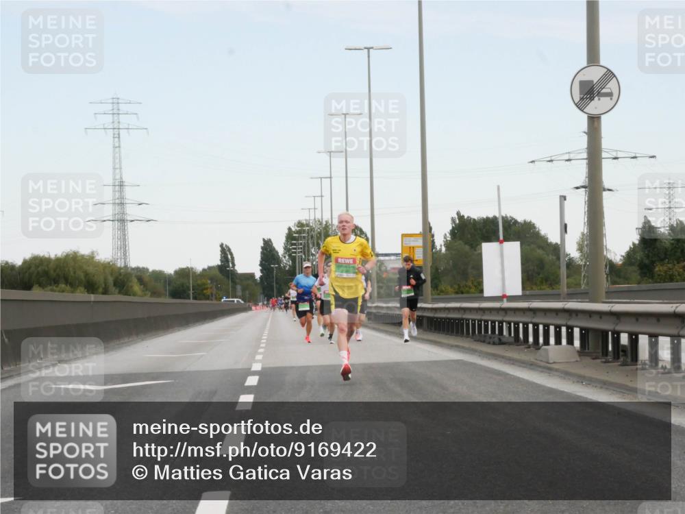 03.10.2025 - Köhlbrandbrückenlauf Matties Gatica Varas http://msf.ph/oto/9169422 03.10.2025 15:12:08 Position 3  meine-sportfotos.de