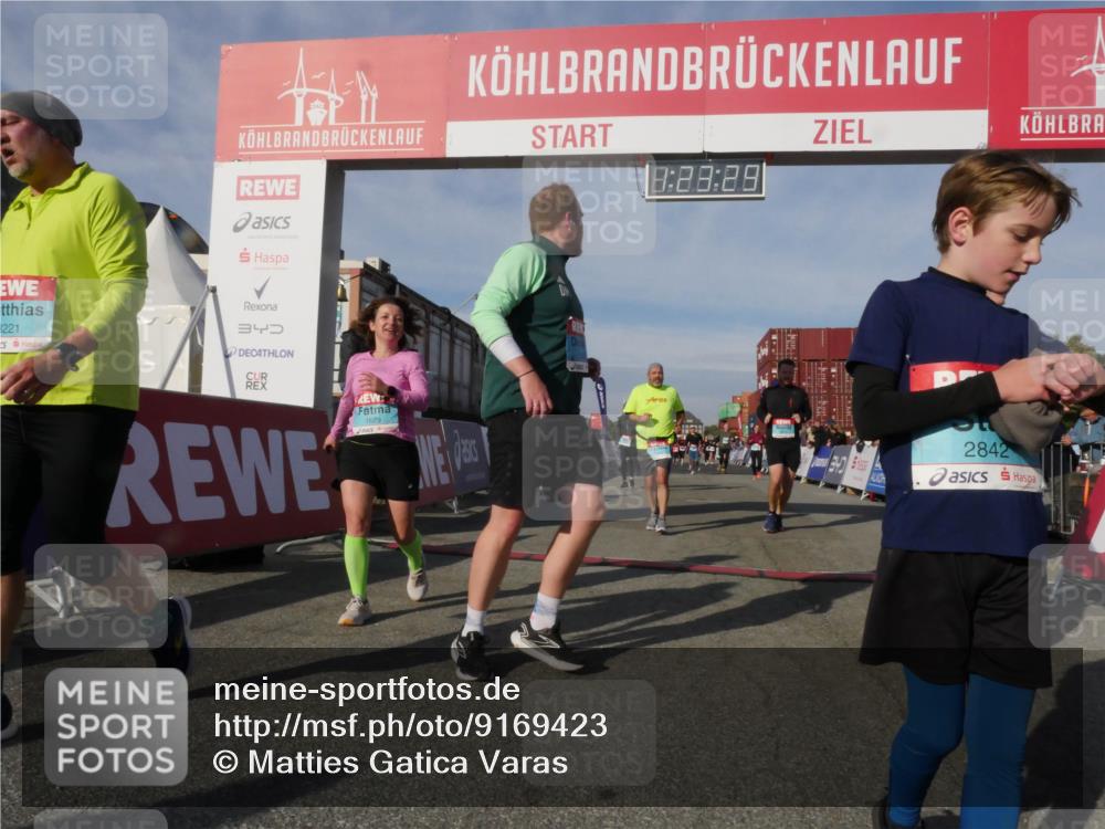 03.10.2025 - Köhlbrandbrückenlauf Matties Gatica Varas http://msf.ph/oto/9169423 03.10.2025 10:23:31 Ziel 1482, 1597, 1875, 1937, 2229, 2315, 2637, 2683, 2684, 2740, 2784, 2810, 3170 meine-sportfotos.de
