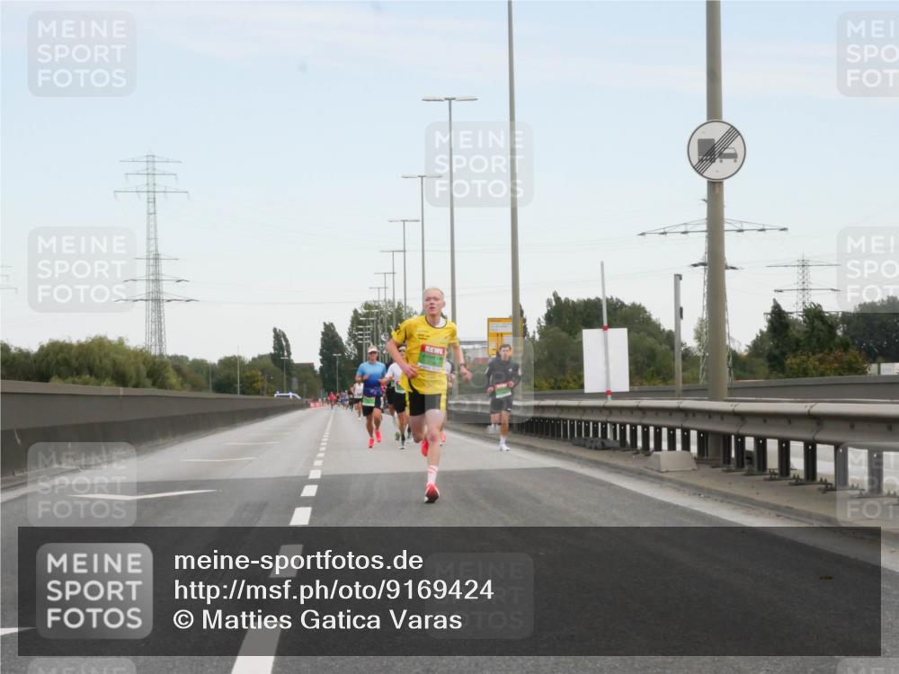03.10.2025 - Köhlbrandbrückenlauf Matties Gatica Varas http://msf.ph/oto/9169424 03.10.2025 15:12:08 Position 3  meine-sportfotos.de