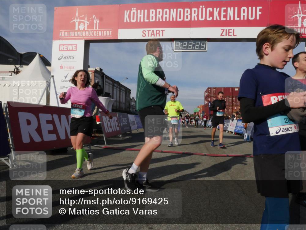 03.10.2025 - Köhlbrandbrückenlauf Matties Gatica Varas http://msf.ph/oto/9169425 03.10.2025 10:23:31 Ziel 1482, 1597, 1875, 1937, 2229, 2315, 2637, 2683, 2684, 2740, 2784, 2810, 3170 meine-sportfotos.de