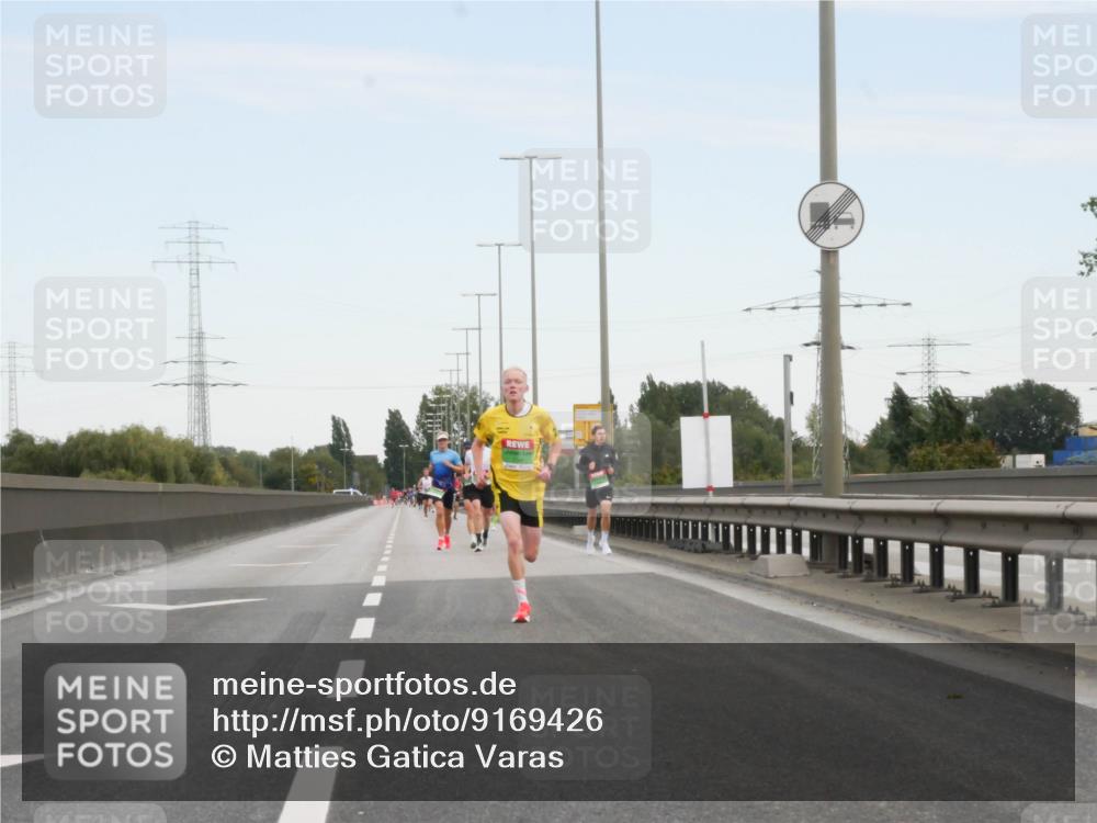 03.10.2025 - Köhlbrandbrückenlauf Matties Gatica Varas http://msf.ph/oto/9169426 03.10.2025 15:12:09 Position 3  meine-sportfotos.de