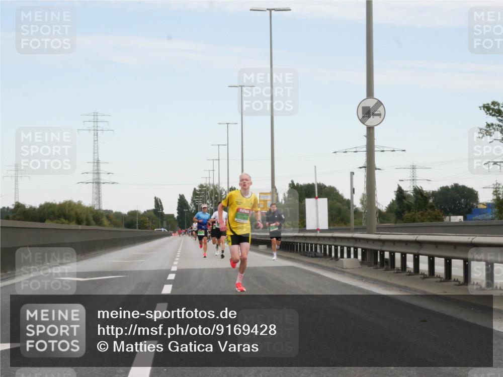 03.10.2025 - Köhlbrandbrückenlauf Matties Gatica Varas http://msf.ph/oto/9169428 03.10.2025 15:12:09 Position 3  meine-sportfotos.de