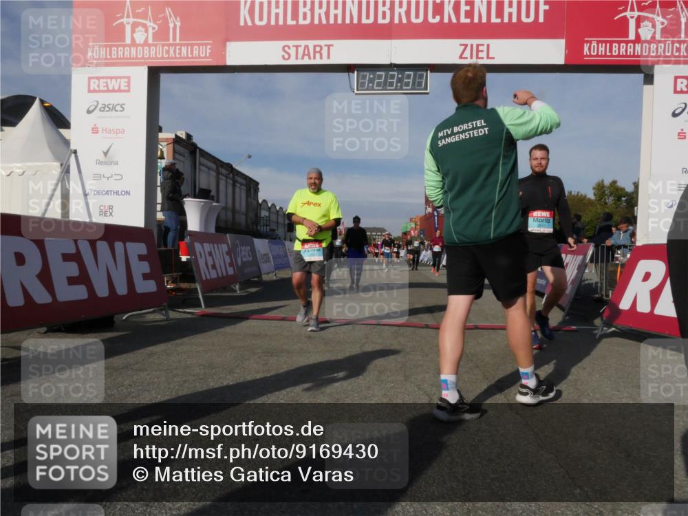 03.10.2025 - Köhlbrandbrückenlauf Matties Gatica Varas http://msf.ph/oto/9169430 03.10.2025 10:23:33 Ziel 1128, 1482, 1597, 1875, 1937, 1978, 2008, 2229, 2303, 2315, 2637, 2683, 2684, 2784, 3170, 3422, 3423 meine-sportfotos.de