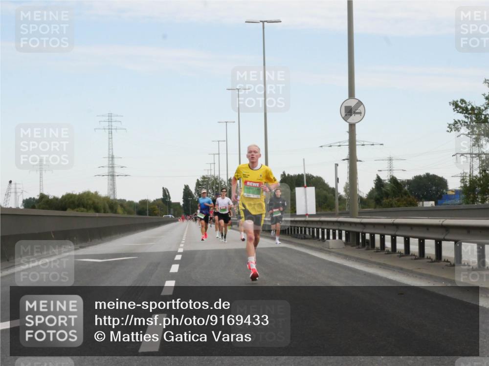 03.10.2025 - Köhlbrandbrückenlauf Matties Gatica Varas http://msf.ph/oto/9169433 03.10.2025 15:12:10 Position 3  meine-sportfotos.de