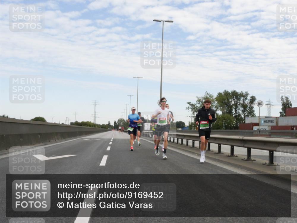 03.10.2025 - Köhlbrandbrückenlauf Matties Gatica Varas http://msf.ph/oto/9169452 03.10.2025 15:12:17 Position 3  meine-sportfotos.de