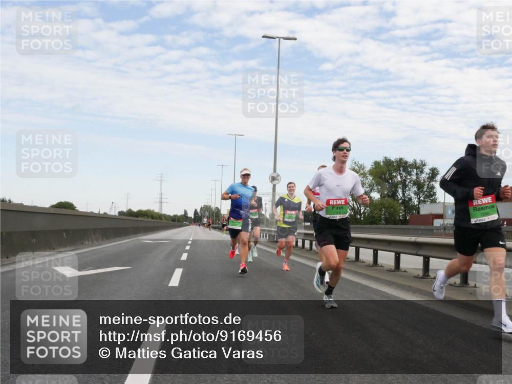 03.10.2025 - Köhlbrandbrückenlauf Matties Gatica Varas http://msf.ph/oto/9169456 03.10.2025 15:12:18 Position 3 7286 meine-sportfotos.de