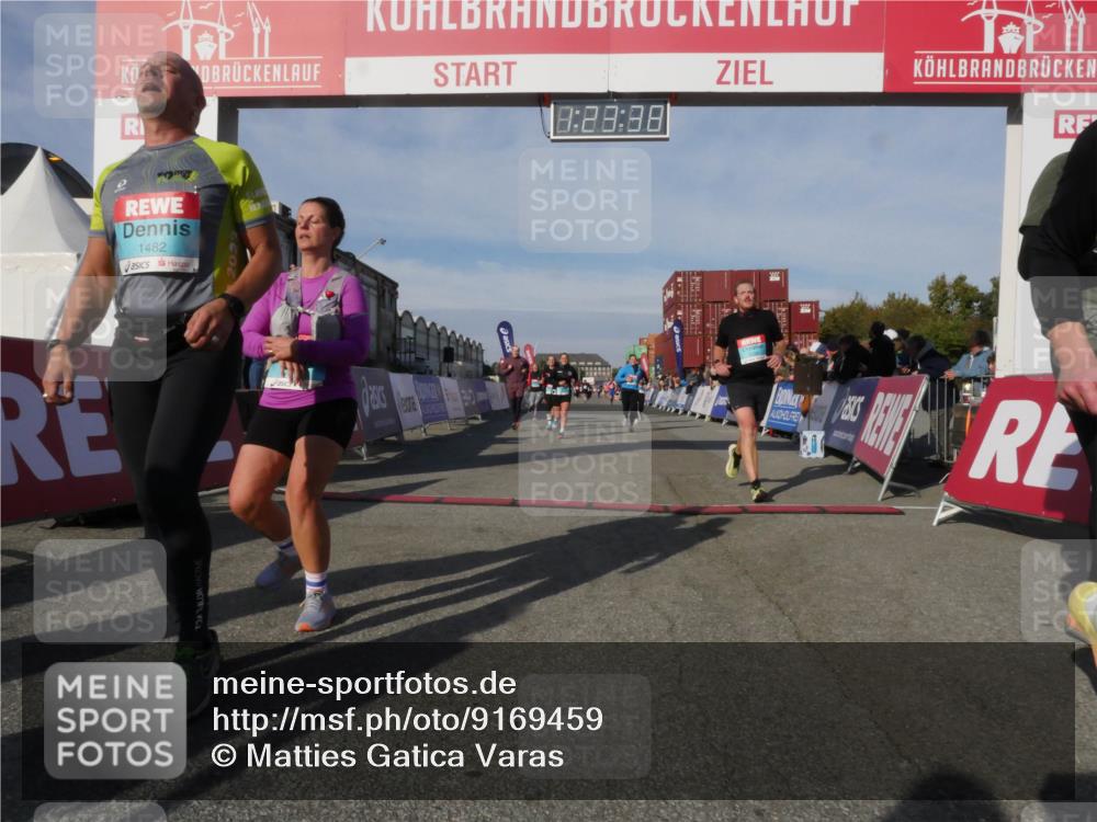 03.10.2025 - Köhlbrandbrückenlauf Matties Gatica Varas http://msf.ph/oto/9169459 03.10.2025 10:23:40 Ziel 1128, 1937, 1978, 2008, 2152, 2229, 2303, 2315, 3422, 3423 meine-sportfotos.de