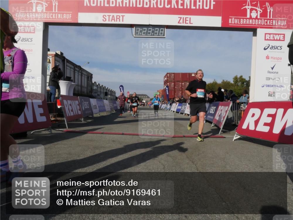03.10.2025 - Köhlbrandbrückenlauf Matties Gatica Varas http://msf.ph/oto/9169461 03.10.2025 10:23:40 Ziel 1128, 1937, 1978, 2008, 2152, 2229, 2303, 2315, 3422, 3423 meine-sportfotos.de