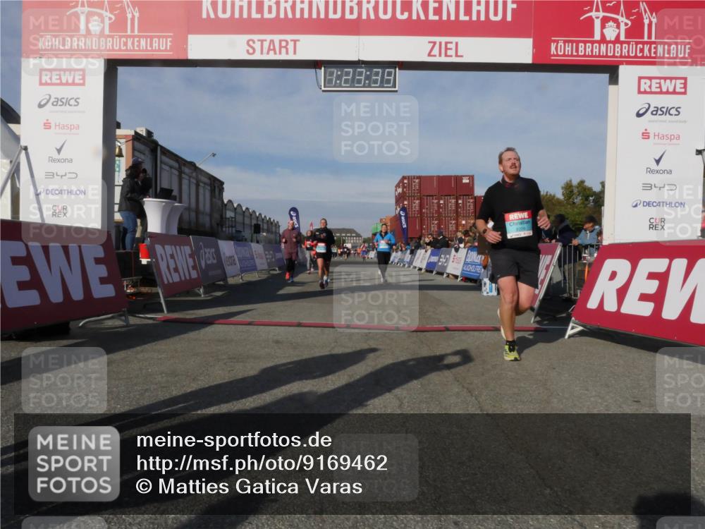 03.10.2025 - Köhlbrandbrückenlauf Matties Gatica Varas http://msf.ph/oto/9169462 03.10.2025 10:23:41 Ziel 1128, 1937, 1978, 2008, 2152, 2303, 2315, 3422, 3423 meine-sportfotos.de