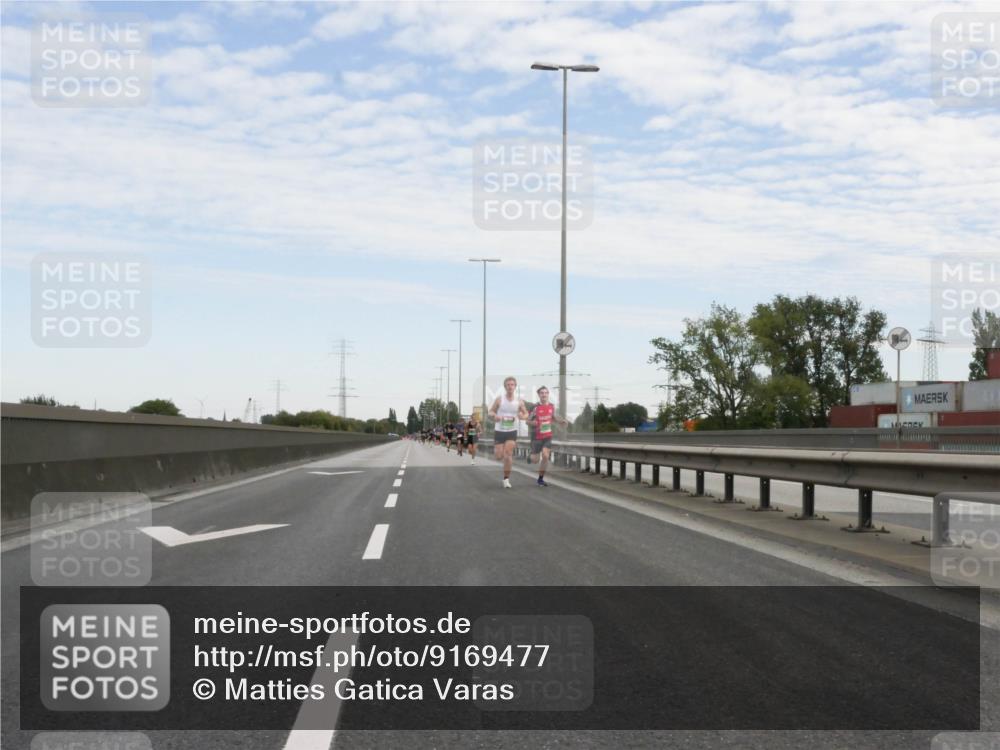 03.10.2025 - Köhlbrandbrückenlauf Matties Gatica Varas http://msf.ph/oto/9169477 03.10.2025 15:12:32 Position 3  meine-sportfotos.de