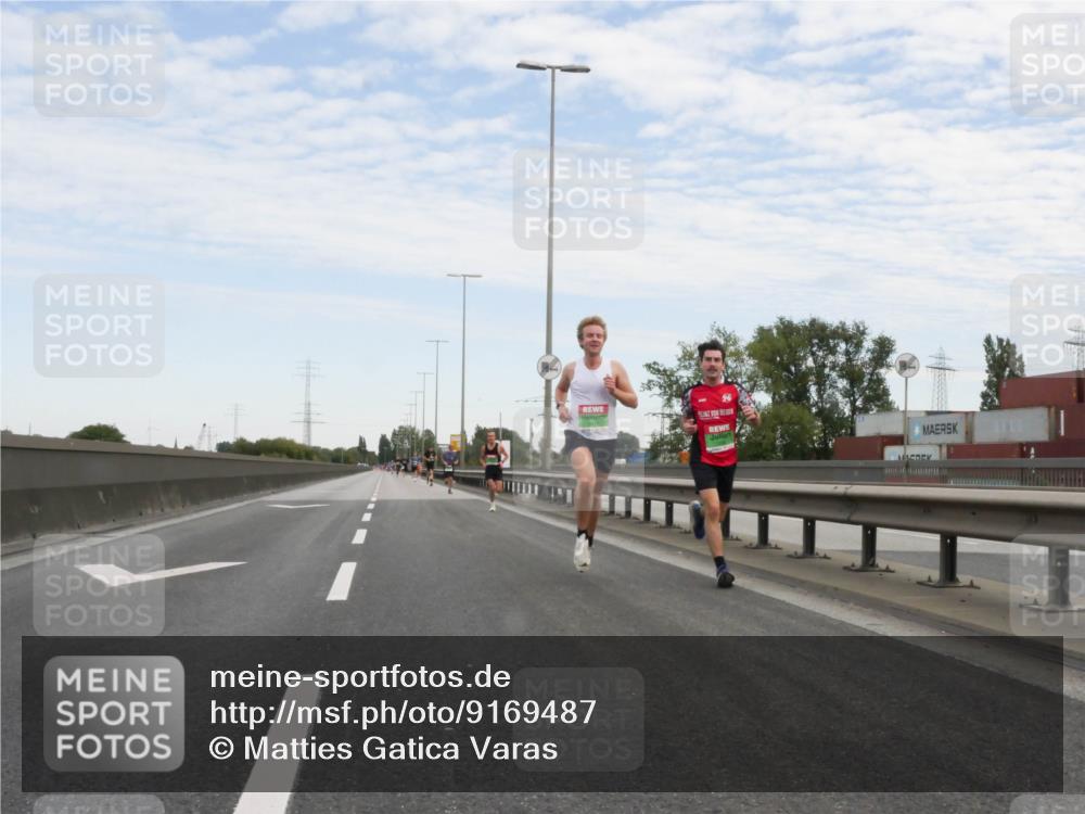 03.10.2025 - Köhlbrandbrückenlauf Matties Gatica Varas http://msf.ph/oto/9169487 03.10.2025 15:12:35 Position 3  meine-sportfotos.de