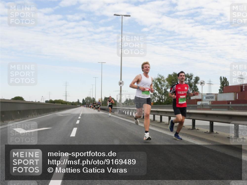 03.10.2025 - Köhlbrandbrückenlauf Matties Gatica Varas http://msf.ph/oto/9169489 03.10.2025 15:12:35 Position 3  meine-sportfotos.de