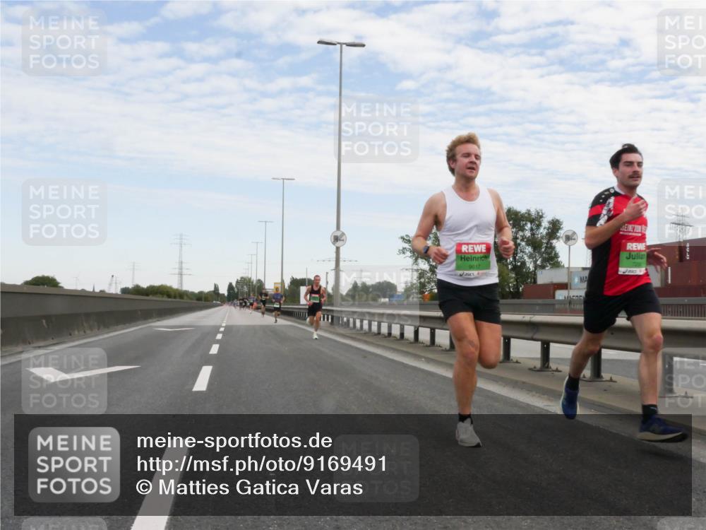 03.10.2025 - Köhlbrandbrückenlauf Matties Gatica Varas http://msf.ph/oto/9169491 03.10.2025 15:12:36 Position 3 9617 meine-sportfotos.de
