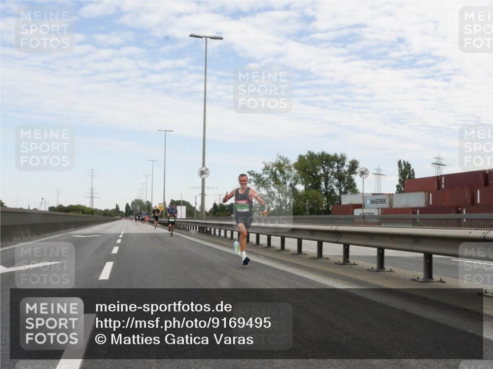 03.10.2025 - Köhlbrandbrückenlauf Matties Gatica Varas http://msf.ph/oto/9169495 03.10.2025 15:12:38 Position 3  meine-sportfotos.de