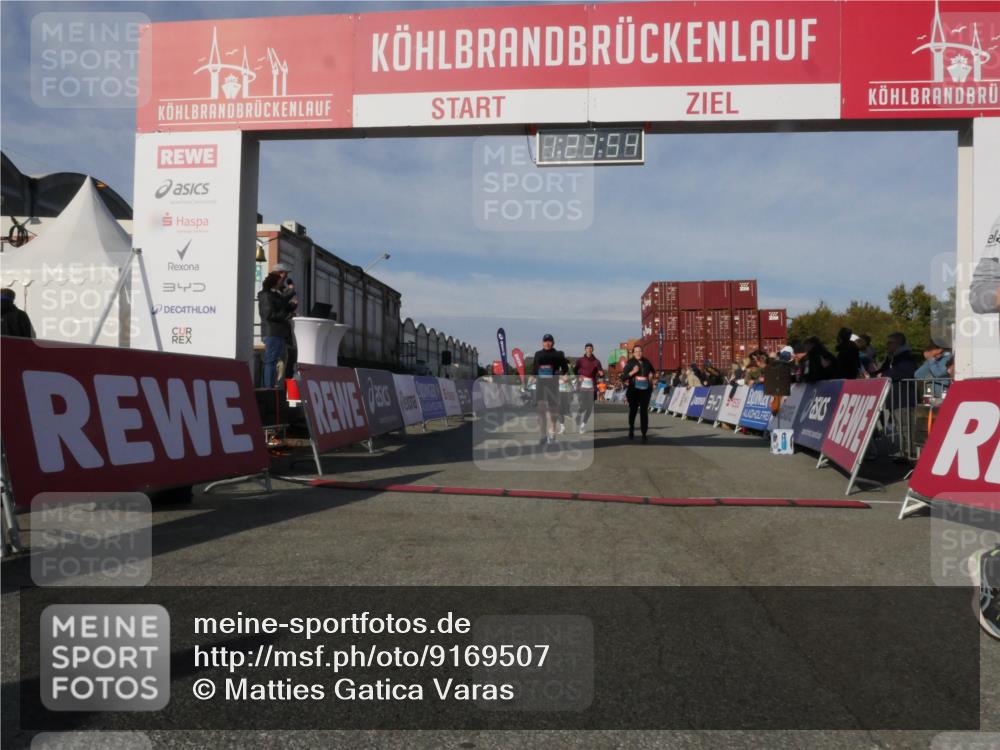 03.10.2025 - Köhlbrandbrückenlauf Matties Gatica Varas http://msf.ph/oto/9169507 03.10.2025 10:23:56 Ziel 1001, 1147, 1160, 1545, 1571, 1825, 2078, 2310, 2782 meine-sportfotos.de