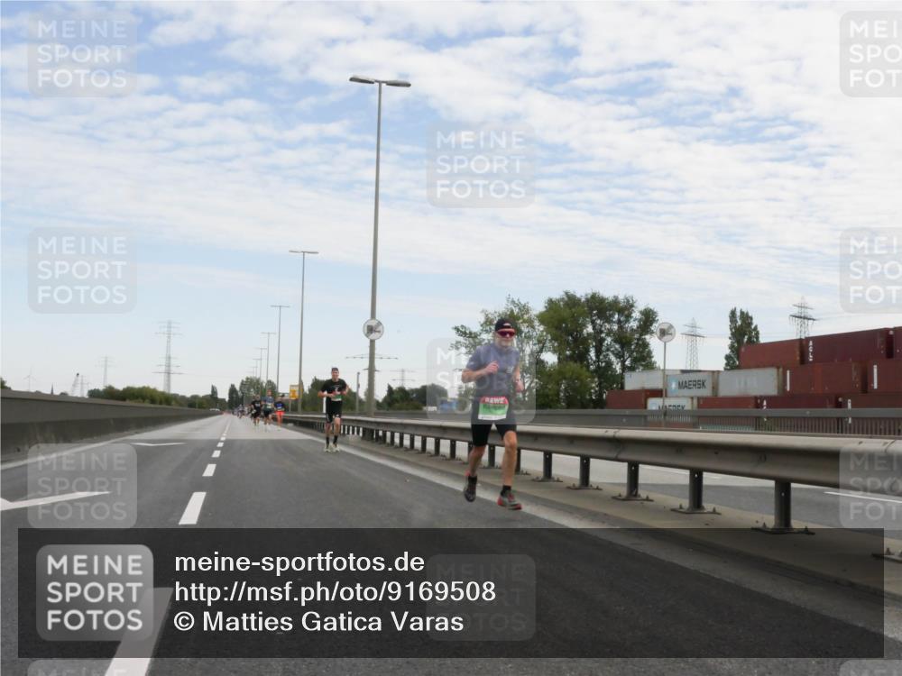 03.10.2025 - Köhlbrandbrückenlauf Matties Gatica Varas http://msf.ph/oto/9169508 03.10.2025 15:12:42 Position 3  meine-sportfotos.de