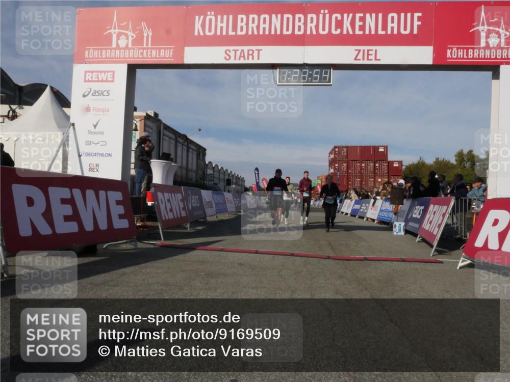 03.10.2025 - Köhlbrandbrückenlauf Matties Gatica Varas http://msf.ph/oto/9169509 03.10.2025 10:23:56 Ziel 1001, 1147, 1160, 1545, 1571, 1825, 2078, 2310, 2782 meine-sportfotos.de