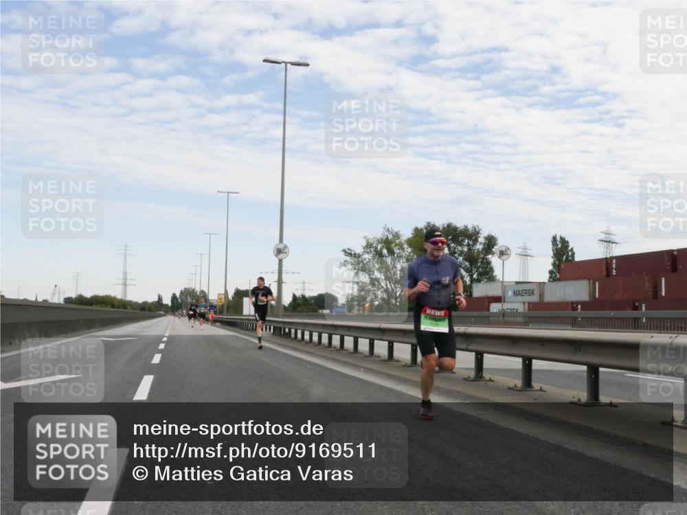 03.10.2025 - Köhlbrandbrückenlauf Matties Gatica Varas http://msf.ph/oto/9169511 03.10.2025 15:12:43 Position 3  meine-sportfotos.de